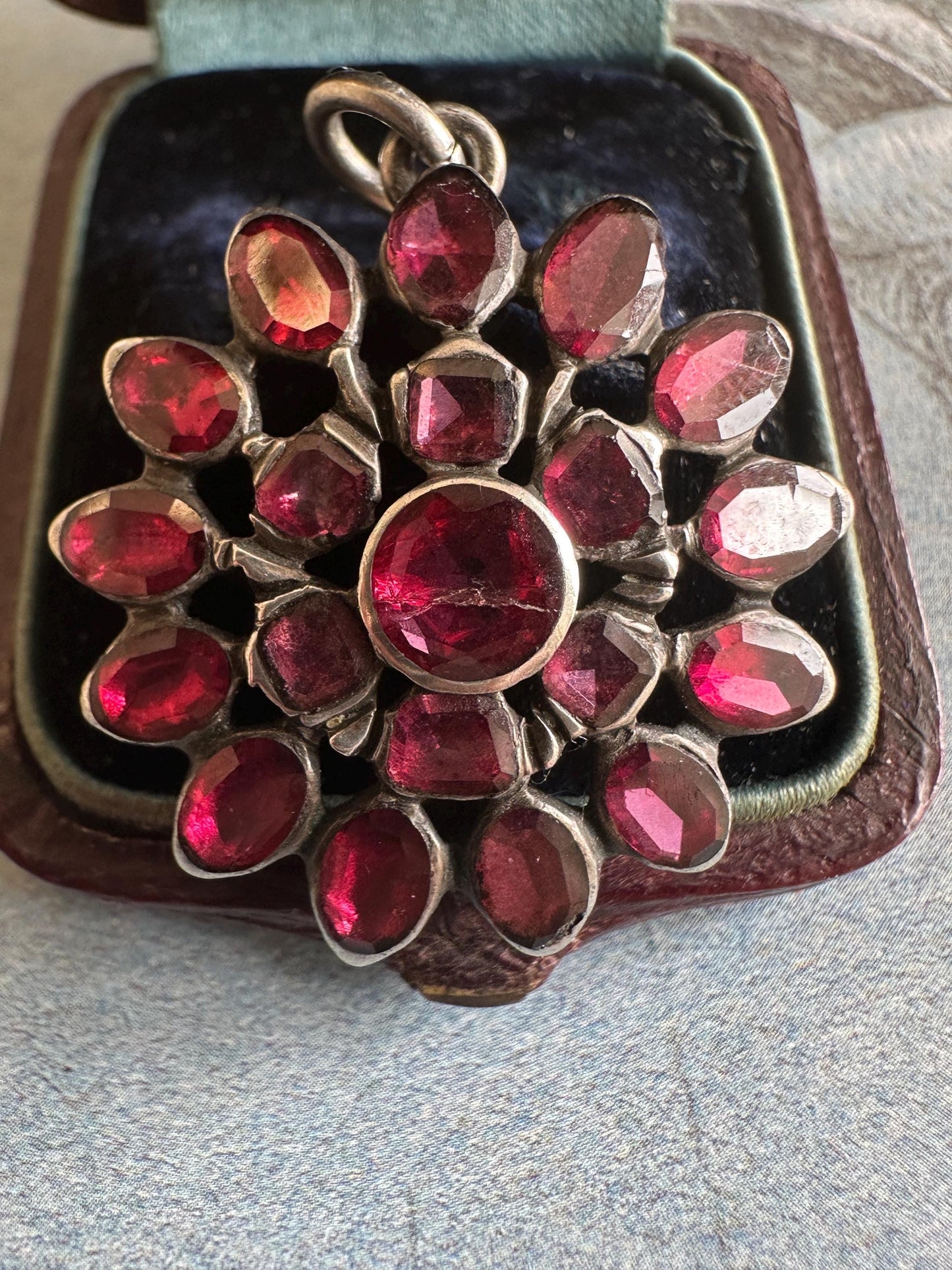 Georgian Pendant foiled hand-cut almandine flat-cut Garnet silver Antique button crafter in silver floral historic jewellery rare