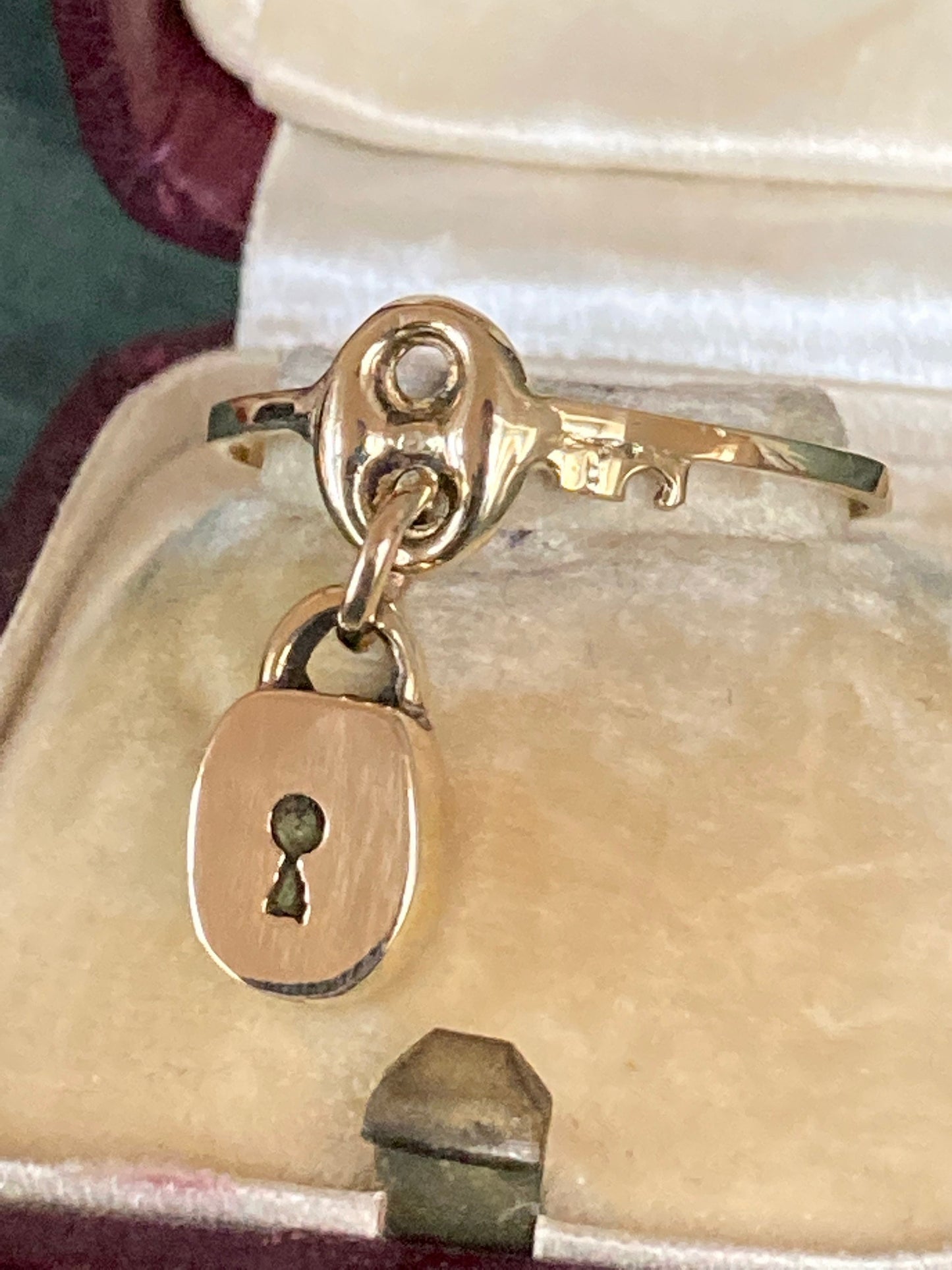 Lock & key sentimental ring 18k handmade