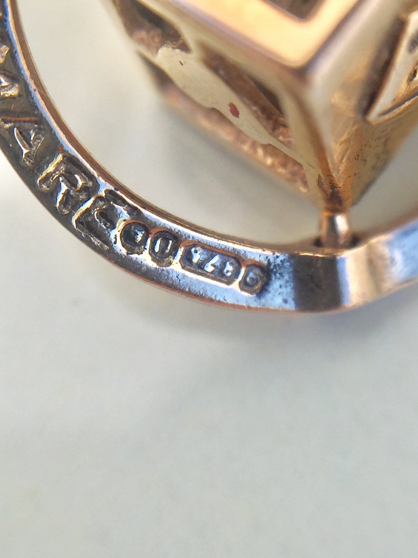 Vintage Gambler’s Nightmare 9ct spinning dice charm