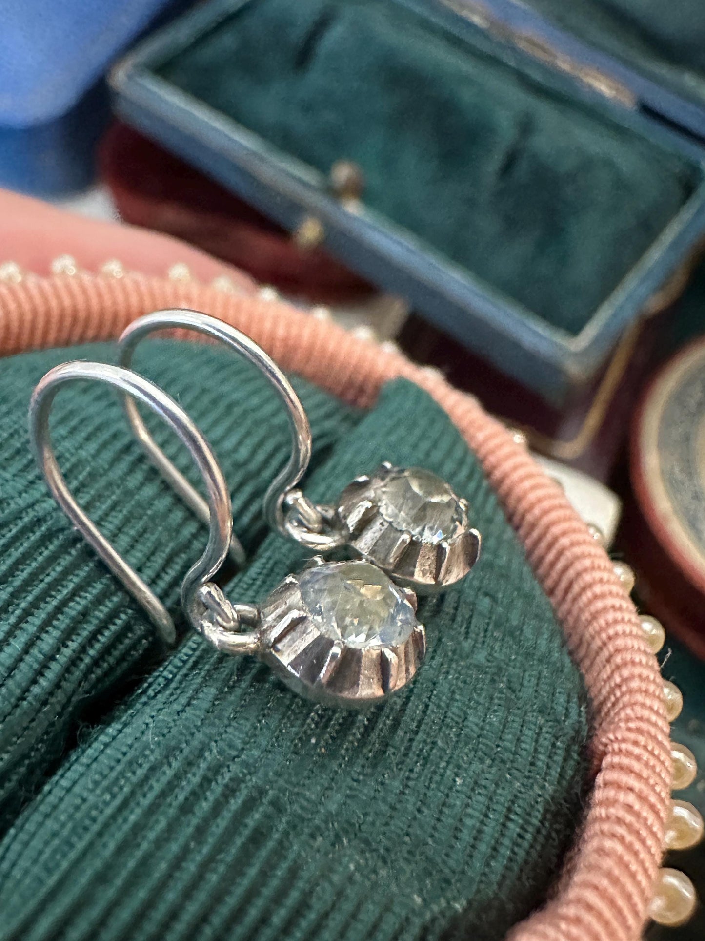 Georgian Paste Dangle Earrings: Antique Sterling Silver Rivière Boucles d'Oreilles