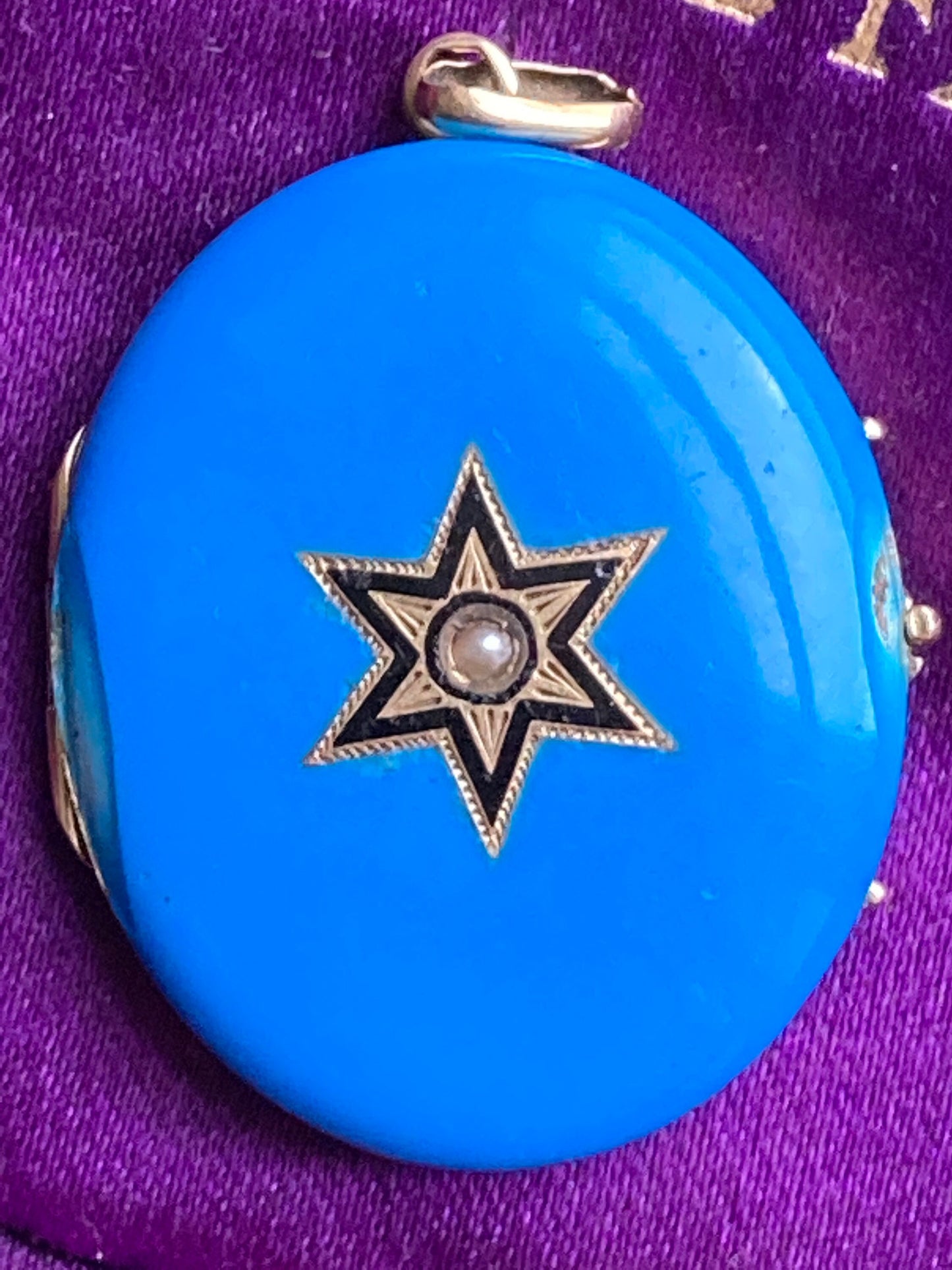 Antique mid Victorian Robin’s egg blue enamel 15ct gold locket