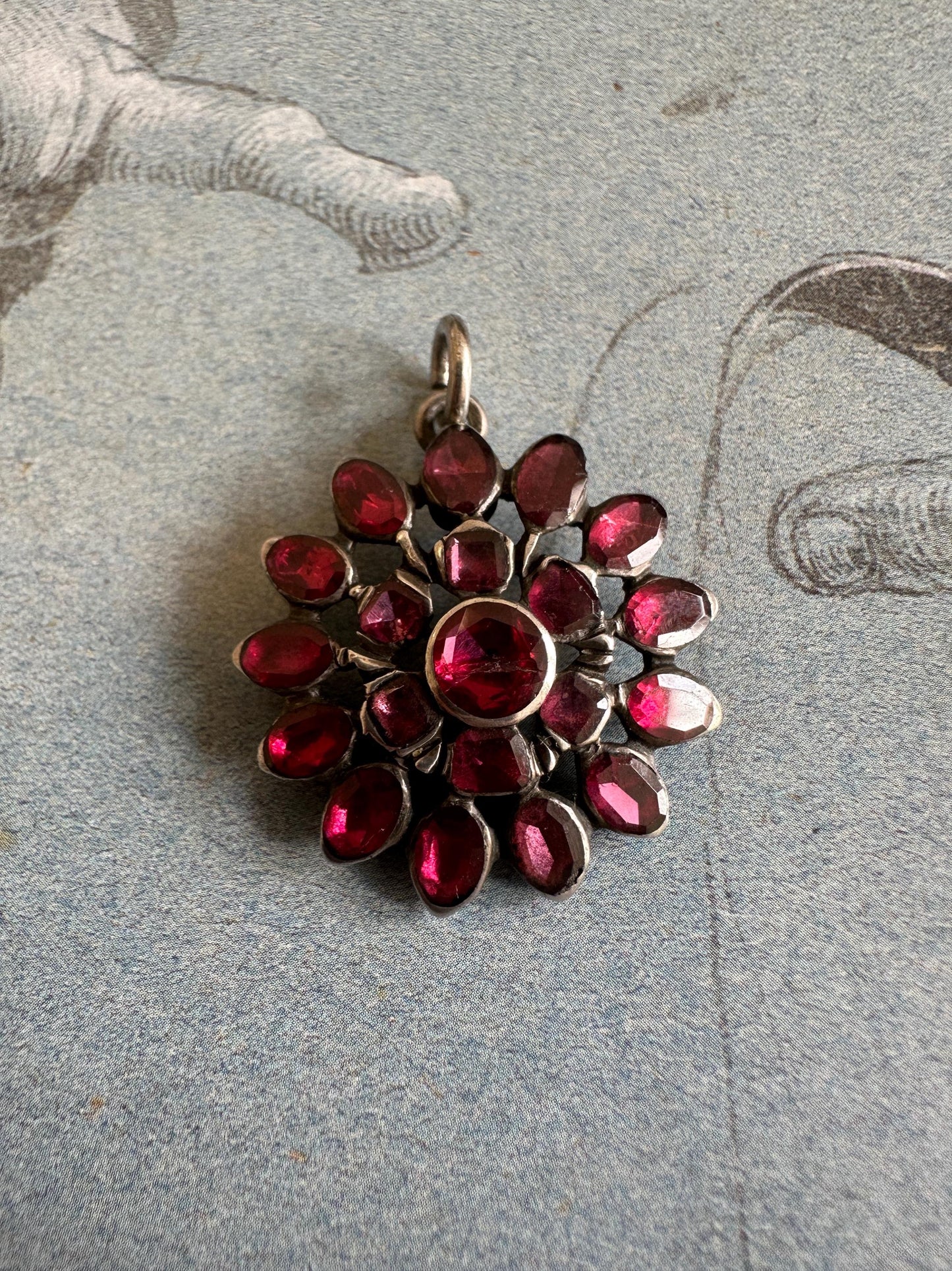 Georgian Pendant foiled hand-cut almandine flat-cut Garnet silver Antique button crafter in silver floral historic jewellery rare