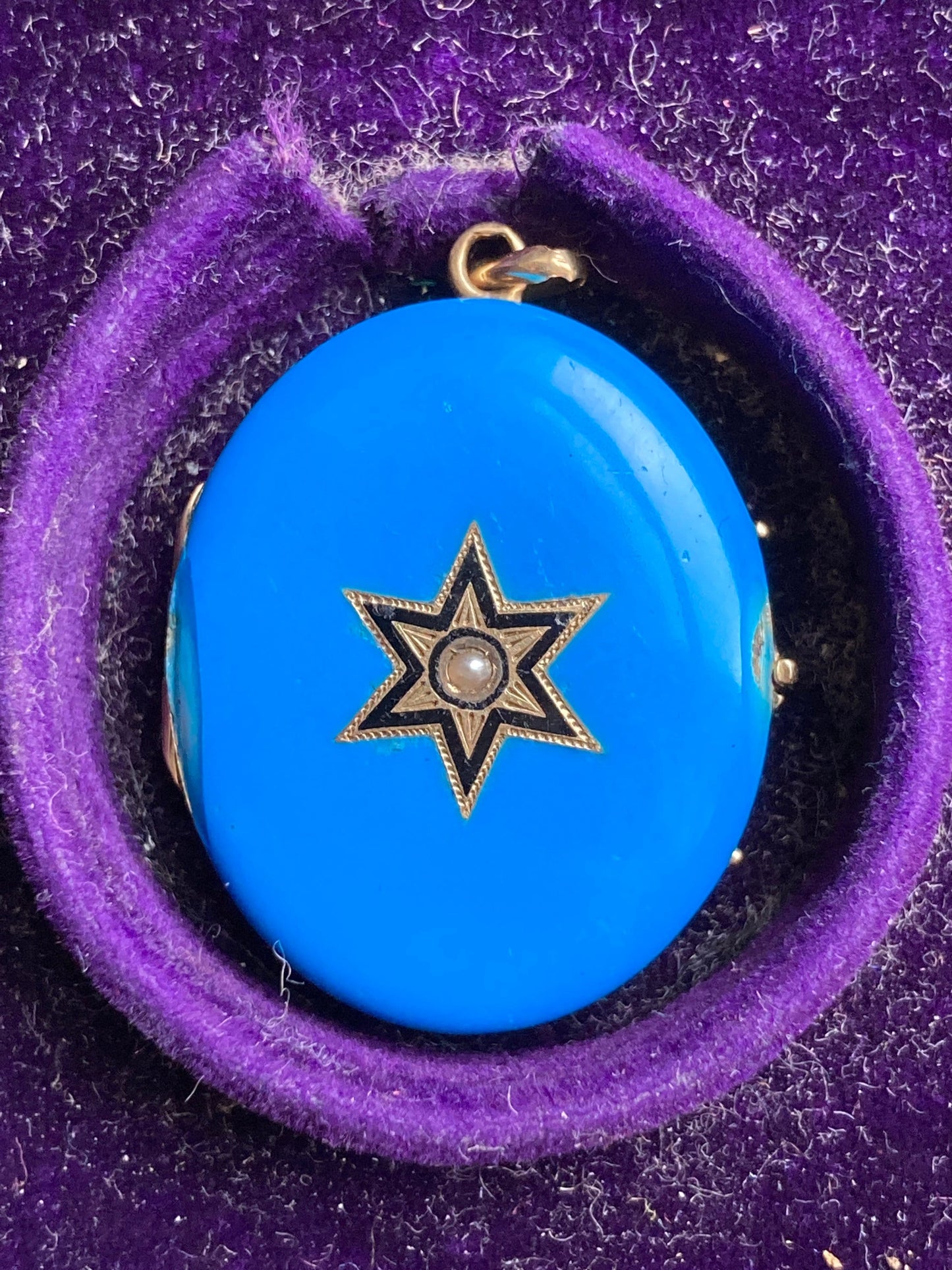 Antique mid Victorian Robin’s egg blue enamel 15ct gold locket