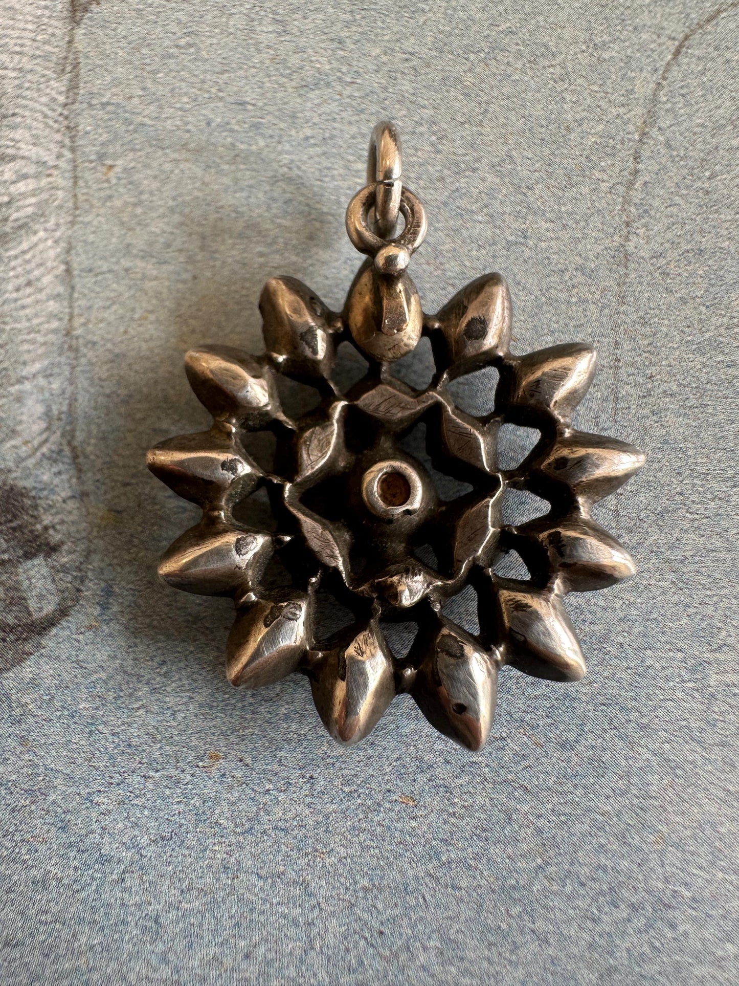 Georgian Pendant foiled hand-cut almandine flat-cut Garnet silver Antique button crafter in silver floral historic jewellery rare