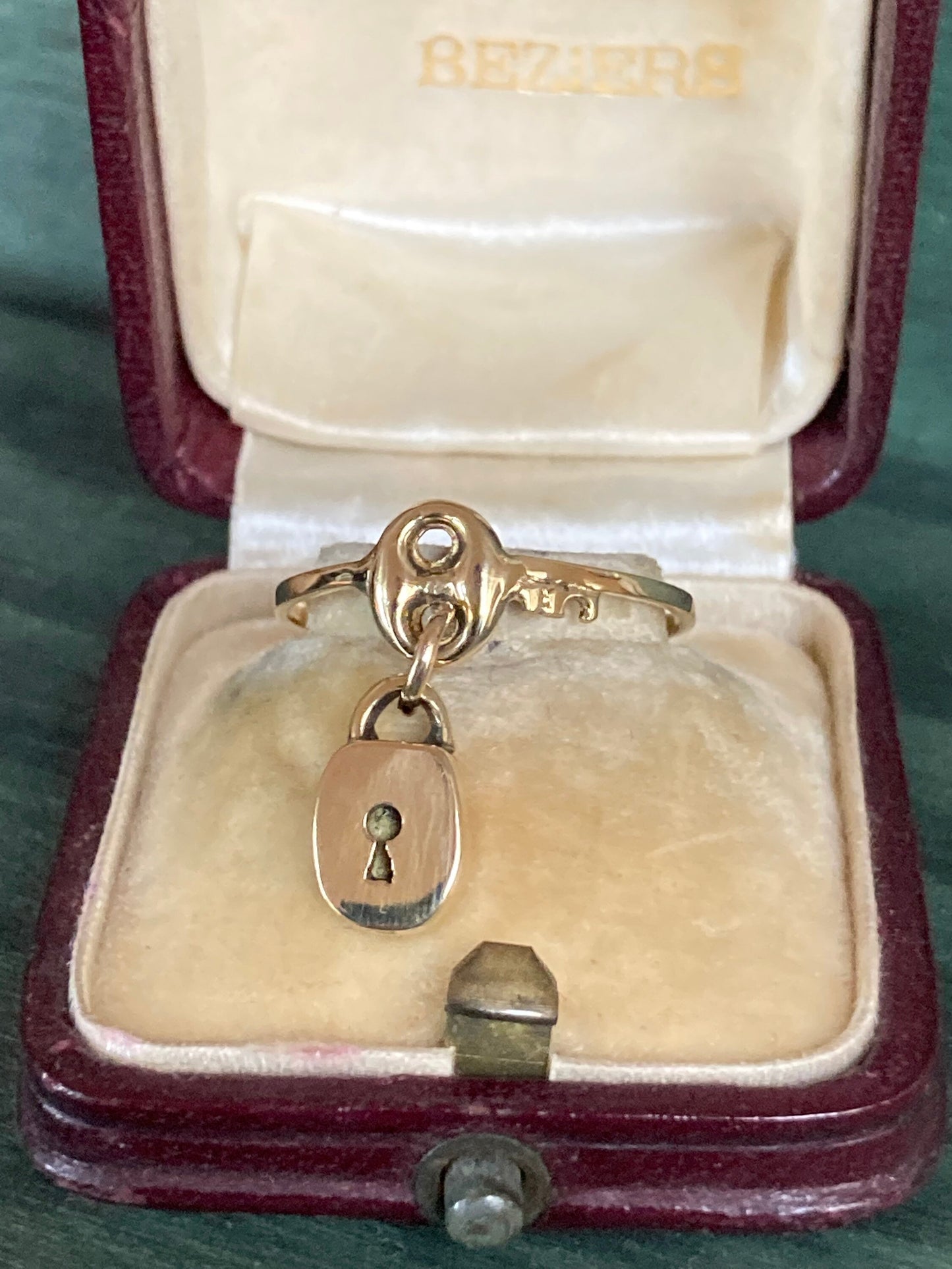 Lock & key sentimental ring 18k handmade