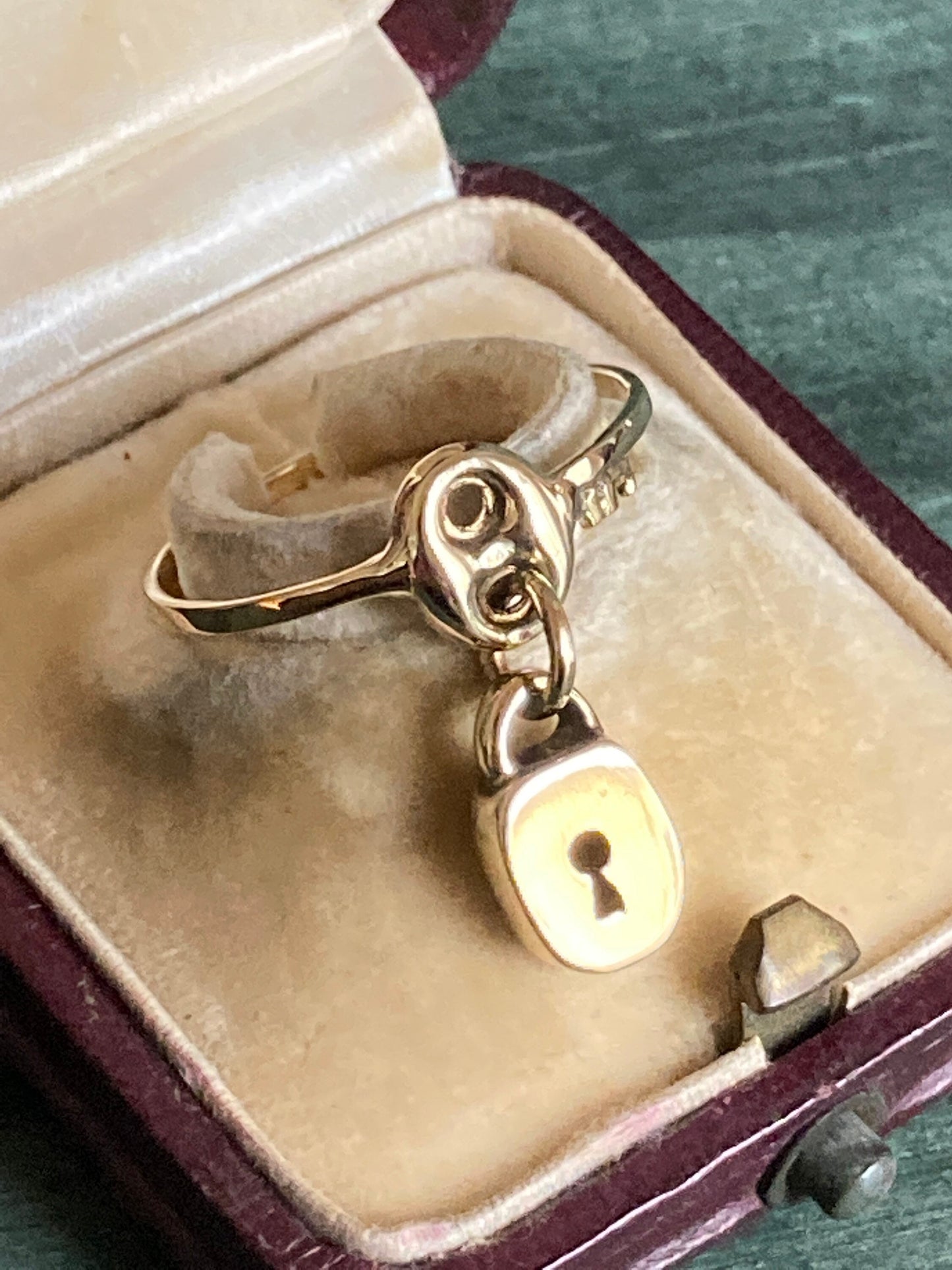 Lock & key sentimental ring 18k handmade