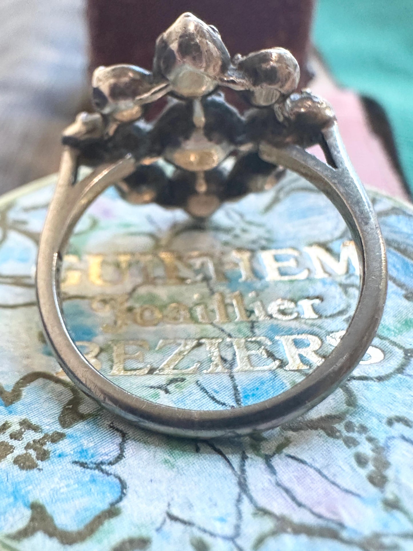 Scarce Georgian Antique Ring foiled diamond paste Jargoon crafted in silver and 12k rosy gold late 1700’s rosette white gold band Swedish