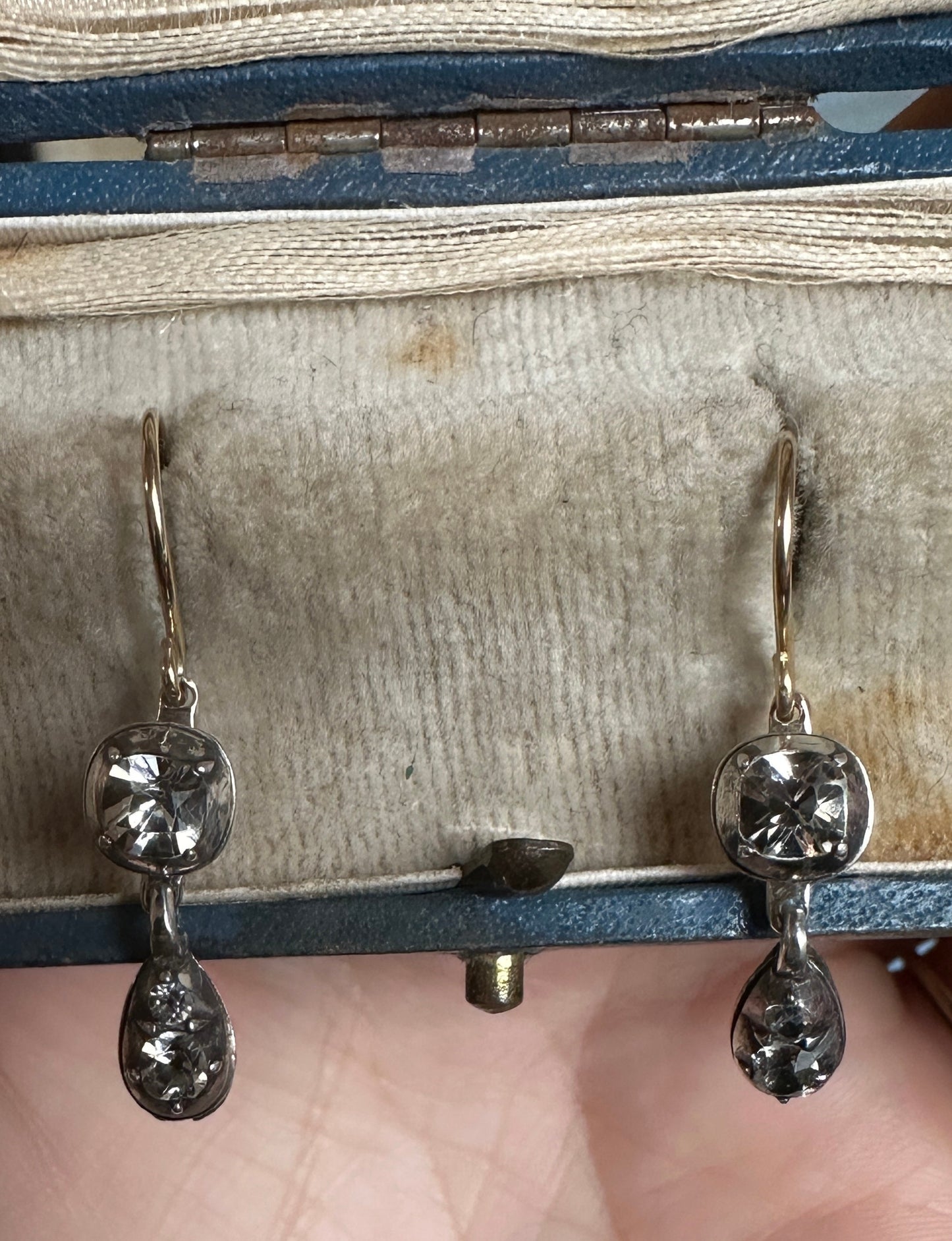 Georgian Rock Crystal earrings foiled black dot silver 18k gold french wires suite parure cut-down setting Girandole Antique sur clinquant