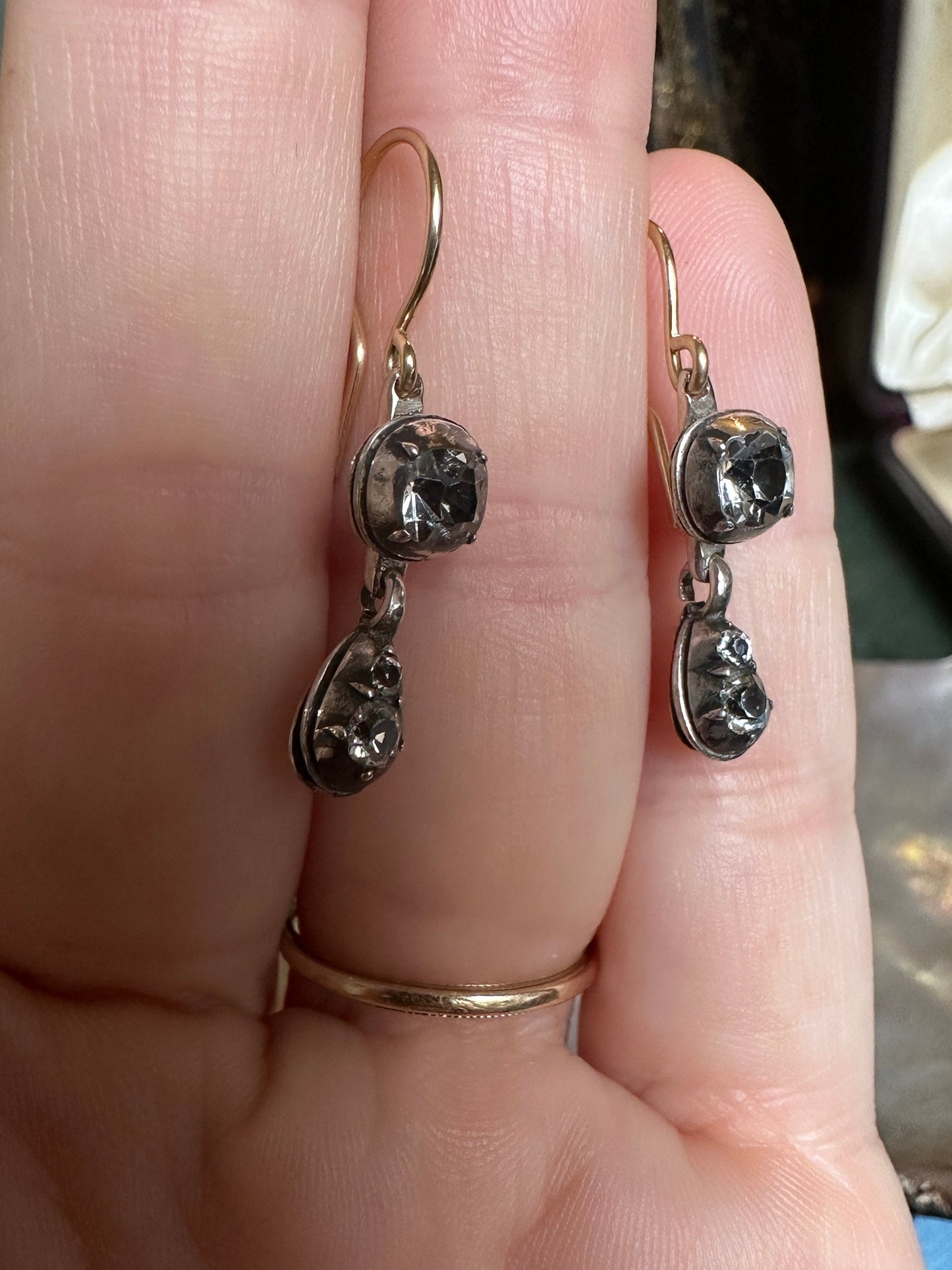 Georgian Rock Crystal earrings foiled black dot silver 18k gold french wires suite parure cut-down setting Girandole Antique sur clinquant