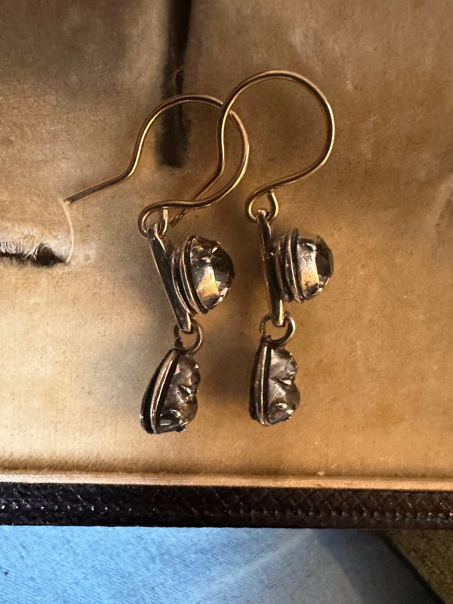 Georgian Rock Crystal earrings foiled black dot silver 18k gold french wires suite parure cut-down setting Girandole Antique sur clinquant